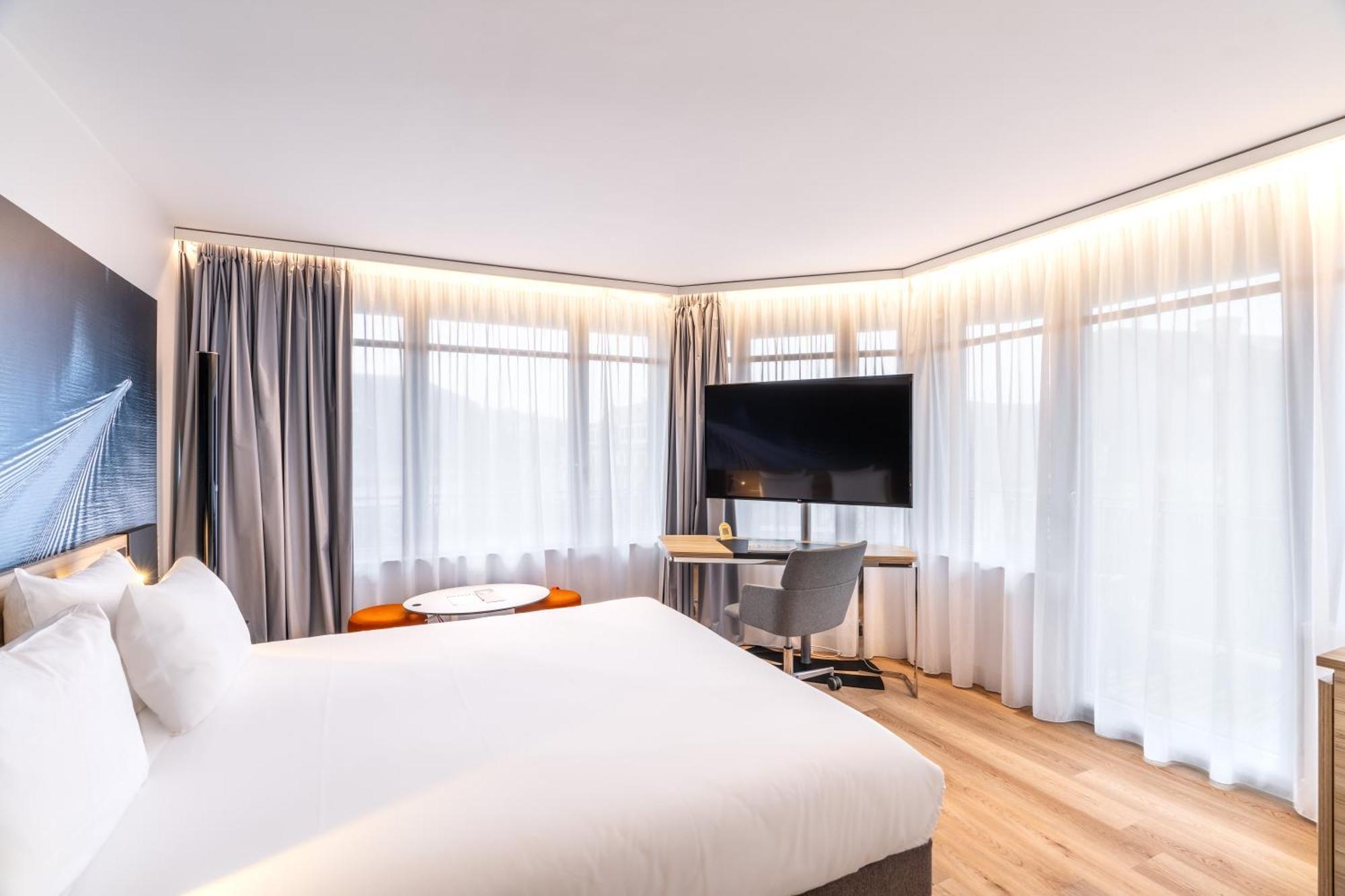 Novotel Deauville Plage Exterior photo
